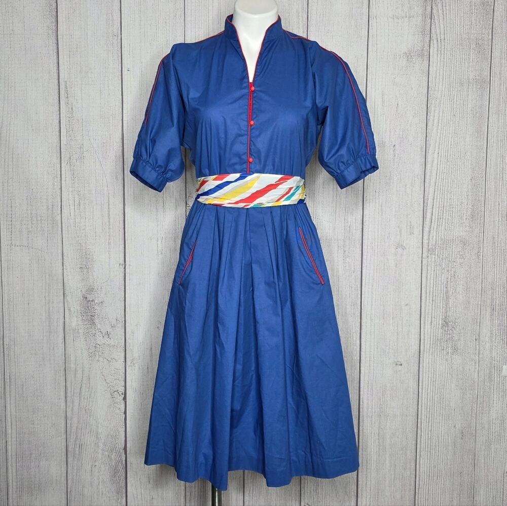 Vintage 70s Blue Red Piping Dress w/ Belt Peekaboo Back...and POCKETS, sz 7/8